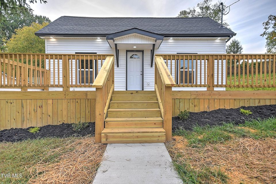 Photo #6: 723 Portsmouth Avenue