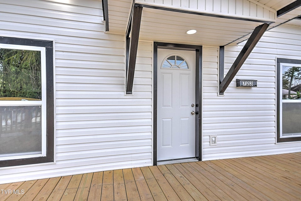 Photo #7: 723 Portsmouth Avenue
