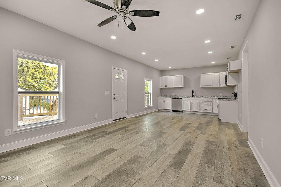 Photo #13: 723 Portsmouth Avenue