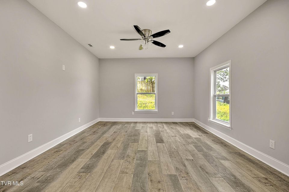 Photo #14: 723 Portsmouth Avenue