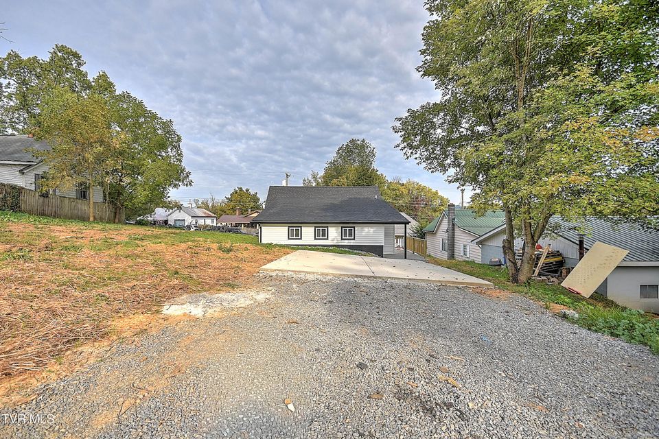 Photo #37: 723 Portsmouth Avenue