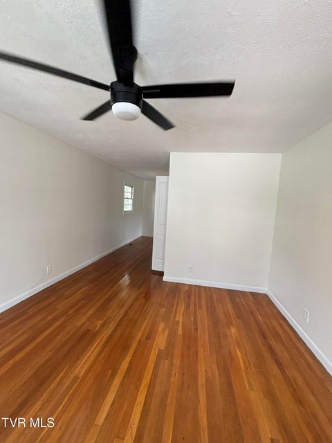 Photo #26: 908 Hillcrest Drive