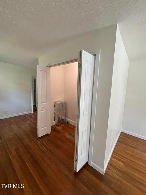 Photo #29: 908 Hillcrest Drive