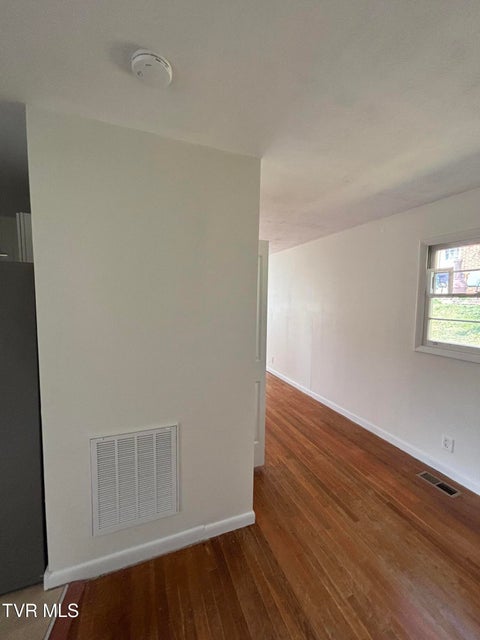 Photo #30: 908 Hillcrest Drive