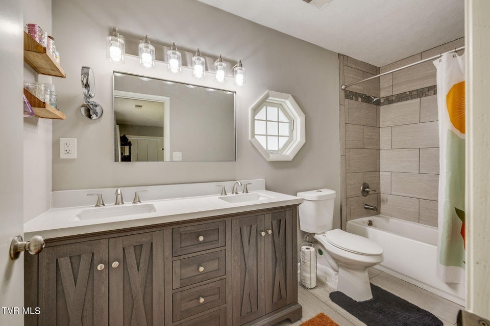 Photo #17: 660 Way Cross Road