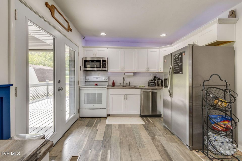 Photo #10: 660 Way Cross Road