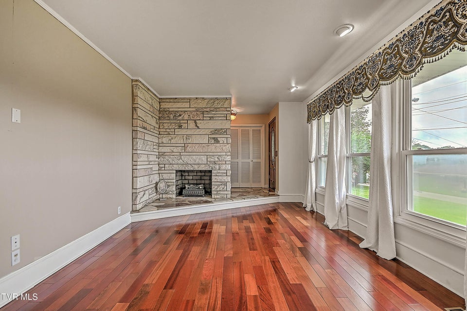 Photo #3: 513 Woodmere Drive