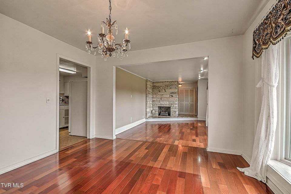 Photo #8: 513 Woodmere Drive