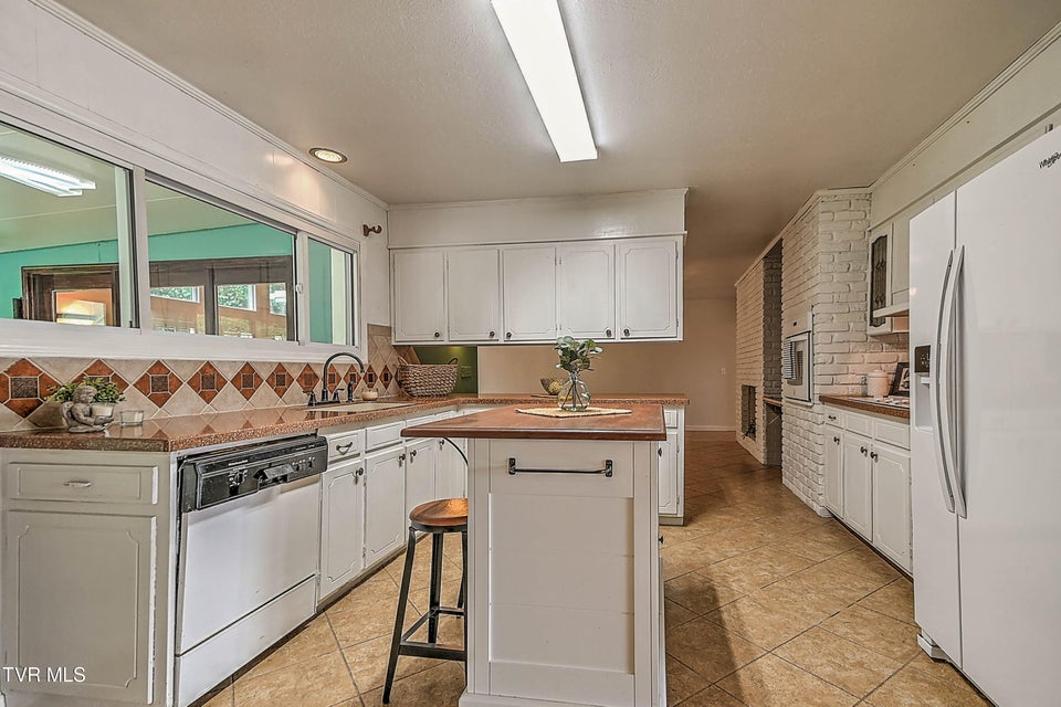 Photo #10: 513 Woodmere Drive