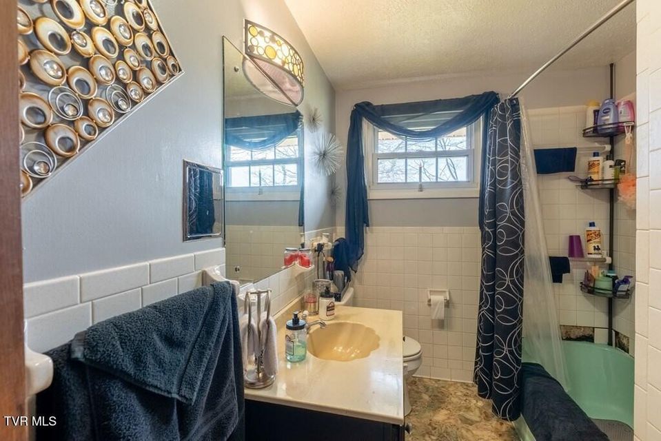 Photo #9: 1530 Woodland Avenue