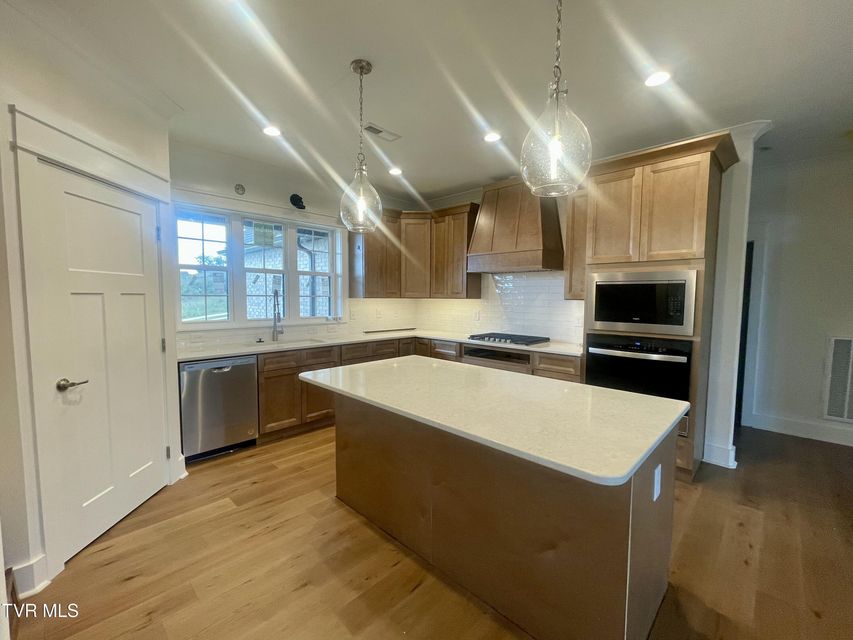 Photo #4: 60 Glaze Farm Way