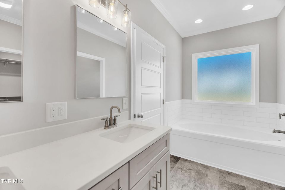 Photo #11: 560 Catalina Court