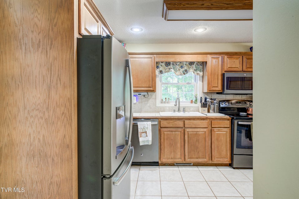 Photo #9: 144 Blue Bird Drive