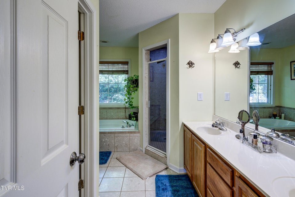 Photo #25: 144 Blue Bird Drive