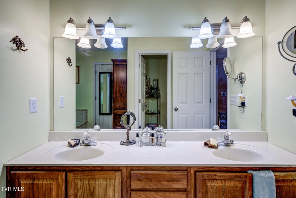 Photo #26: 144 Blue Bird Drive