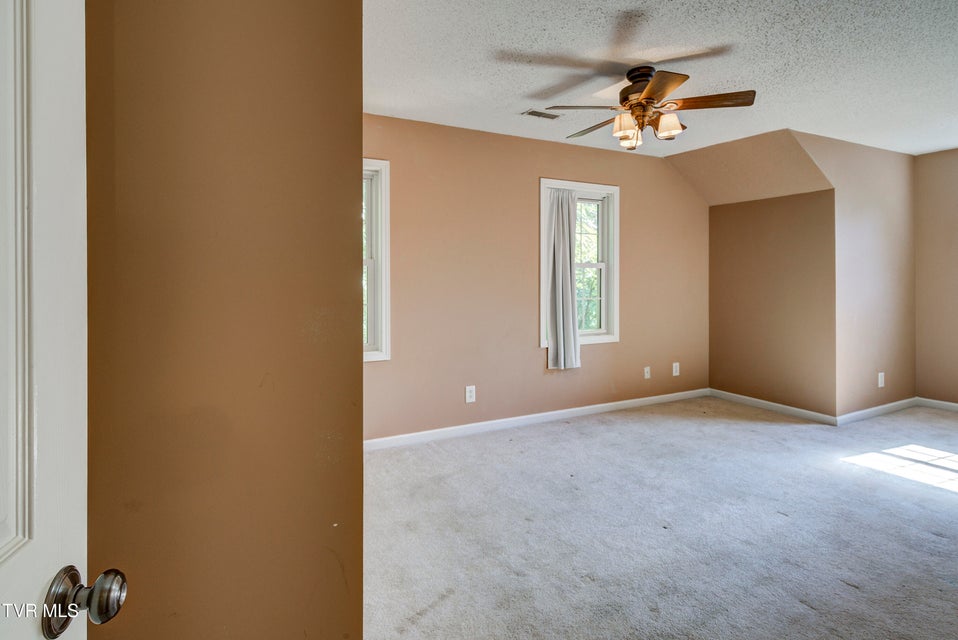 Photo #32: 144 Blue Bird Drive