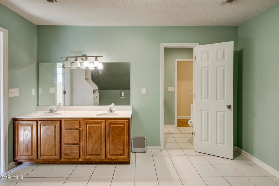 Photo #39: 144 Blue Bird Drive