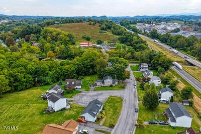 Photo #31: 684 Hallock Circle