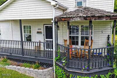 Photo #3: 684 Hallock Circle