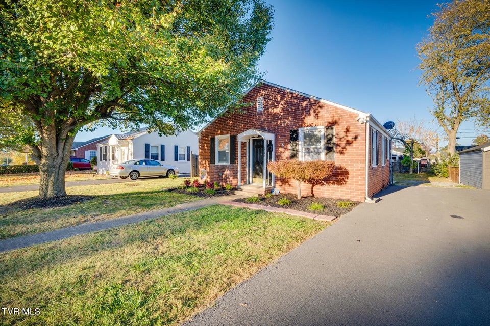 Photo #24: 1528 Carolina Avenue
