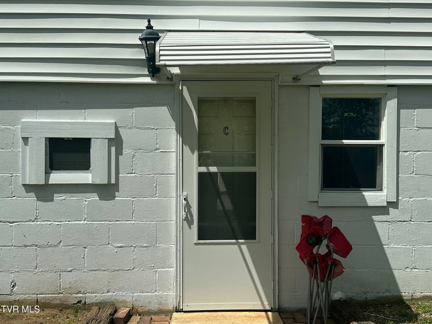 Photo #7: 926 Main Street