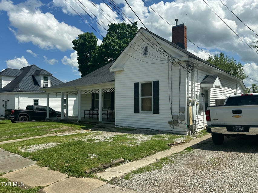 Photo #4: 926 Main Street