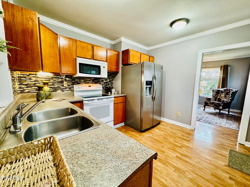 Photo #13: 910 Fairview Street