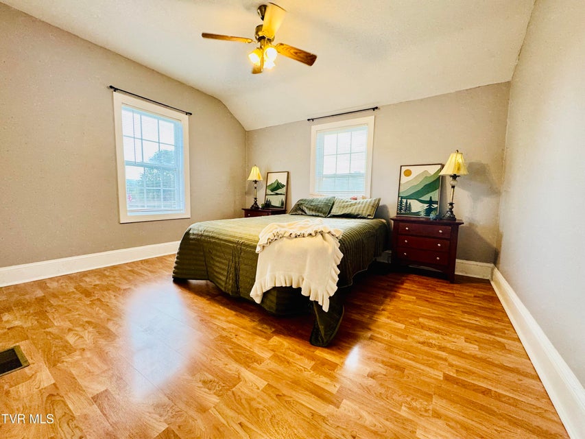 Photo #26: 910 Fairview Street