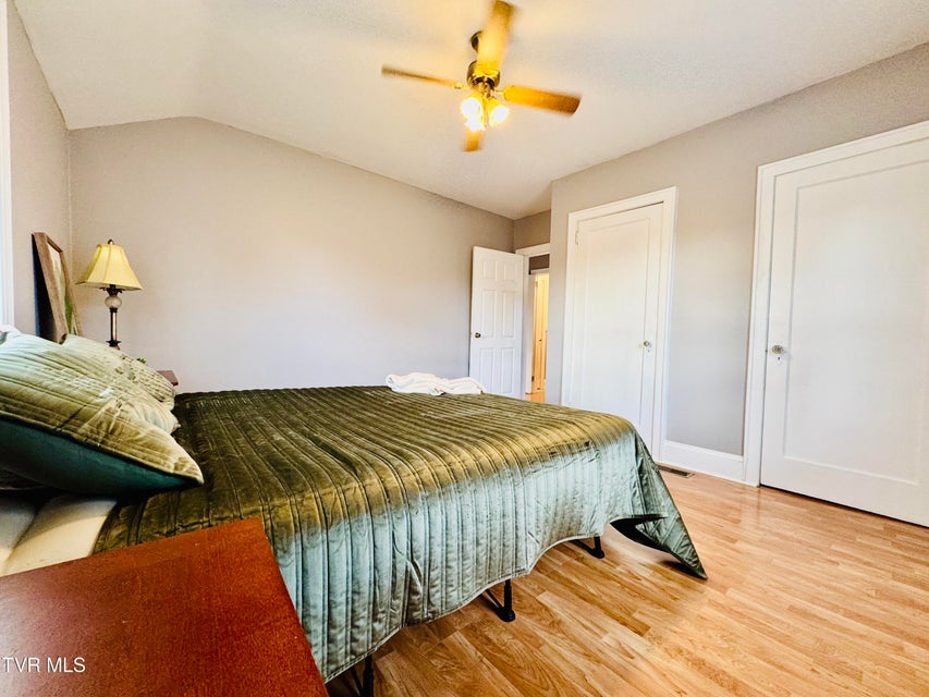 Photo #27: 910 Fairview Street