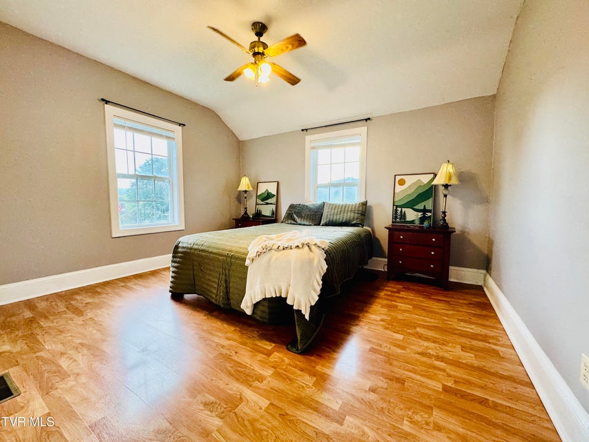 Photo #25: 910 Fairview Street