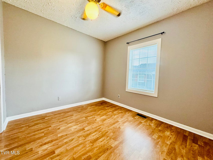 Photo #29: 910 Fairview Street