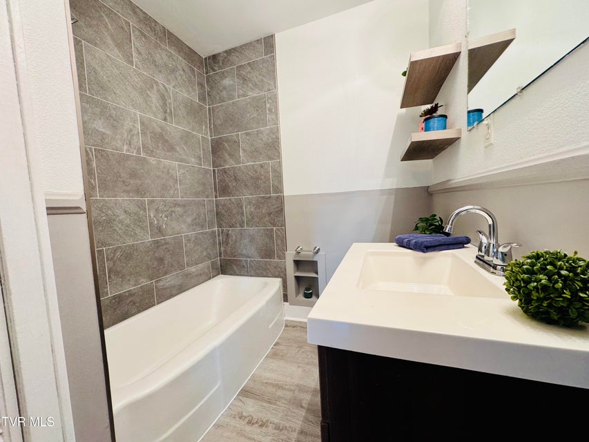 Photo #30: 910 Fairview Street