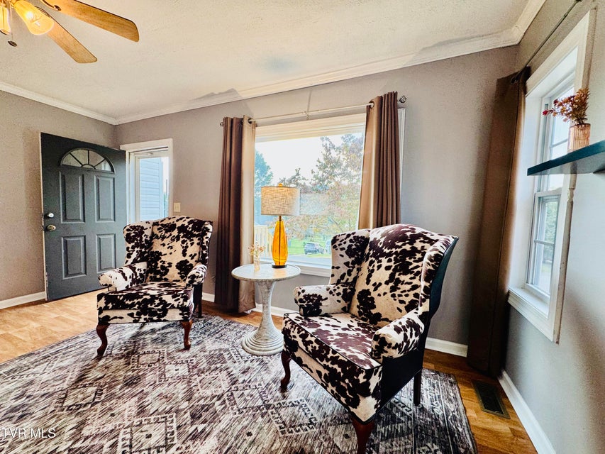 Photo #11: 910 Fairview Street