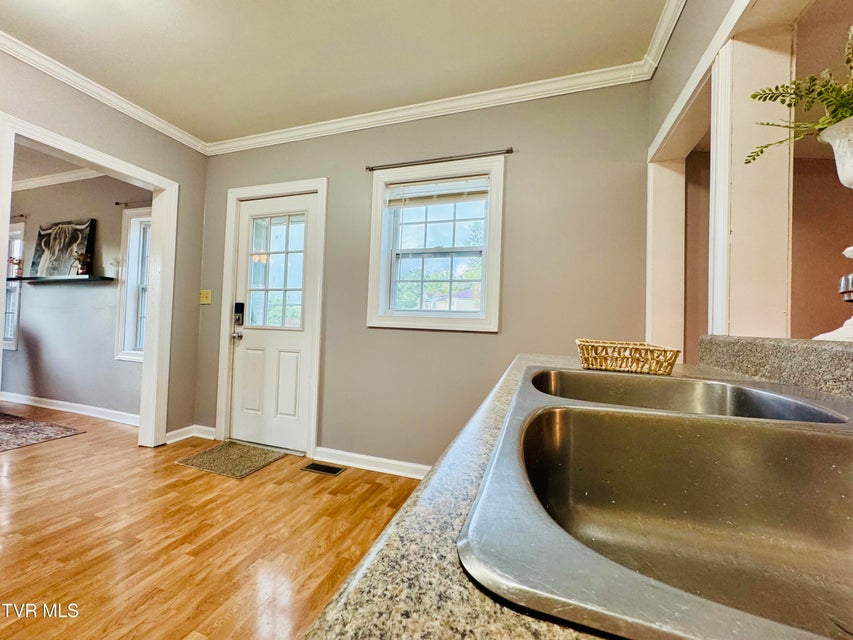 Photo #16: 910 Fairview Street