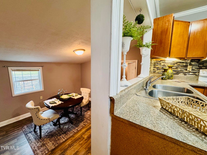 Photo #17: 910 Fairview Street