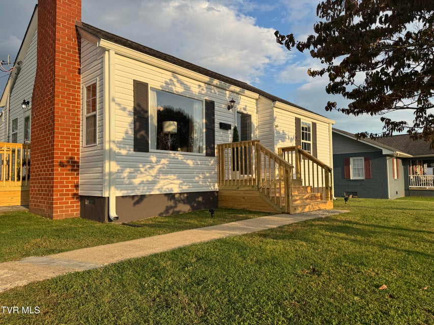 Photo #48: 910 Fairview Street