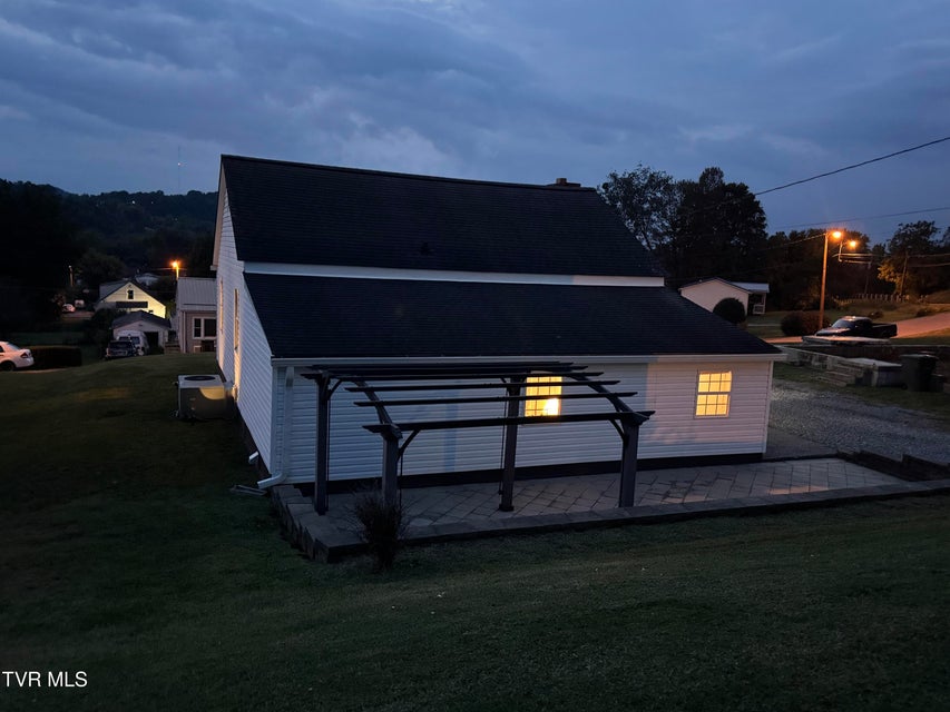 Photo #51: 910 Fairview Street