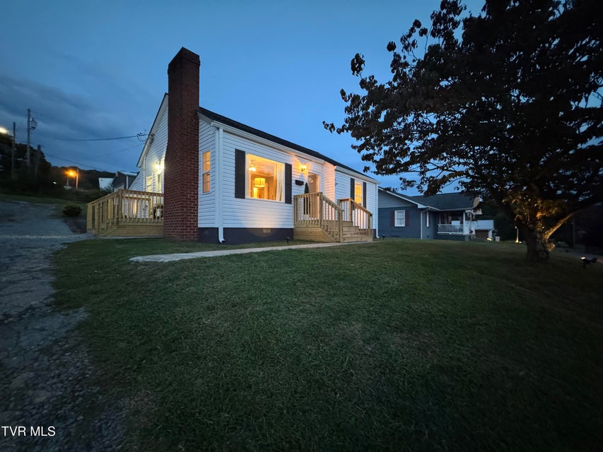 Photo #64: 910 Fairview Street