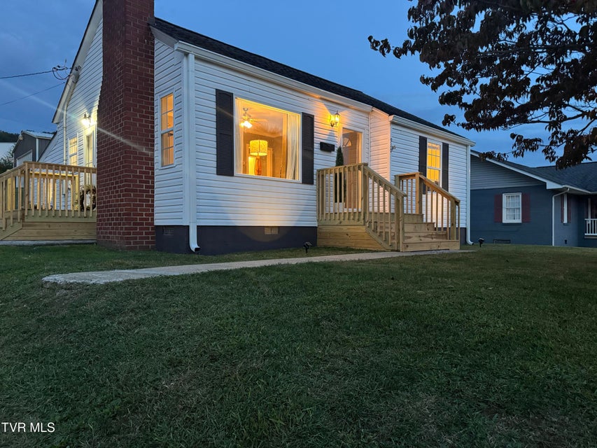 Photo #67: 910 Fairview Street