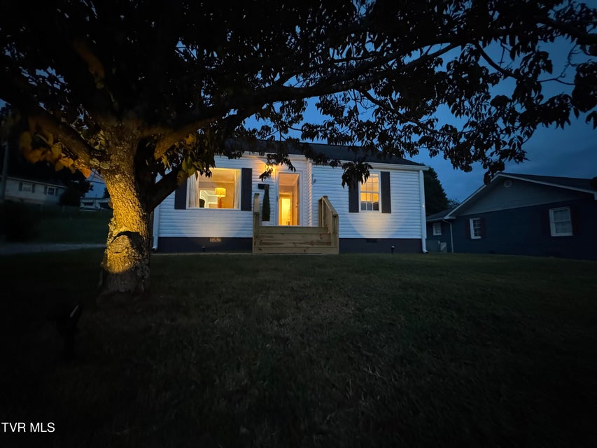 Photo #68: 910 Fairview Street