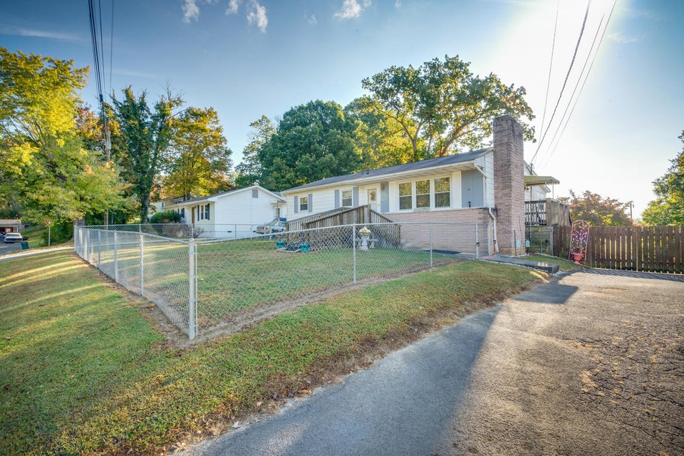 Photo #3: 2104 Osborne Street