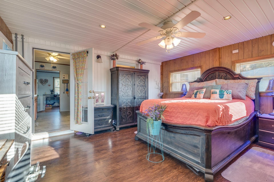 Photo #15: 2104 Osborne Street