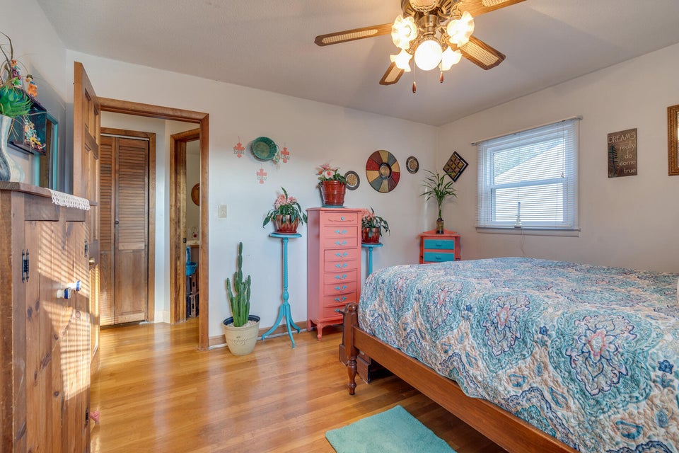 Photo #18: 2104 Osborne Street