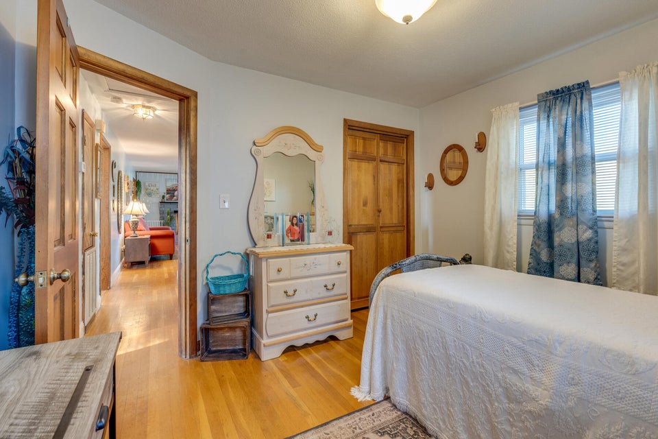 Photo #22: 2104 Osborne Street