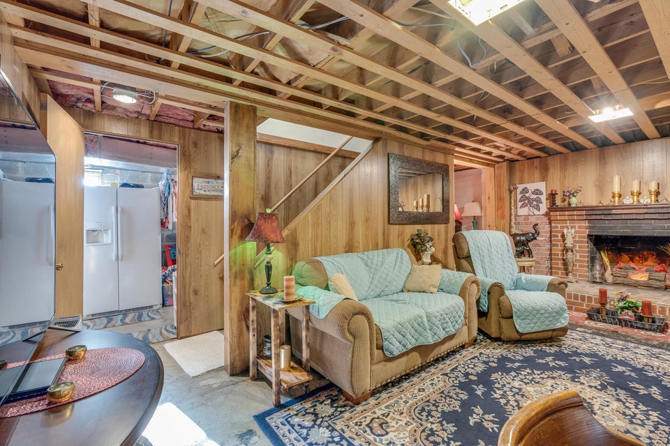 Photo #25: 2104 Osborne Street