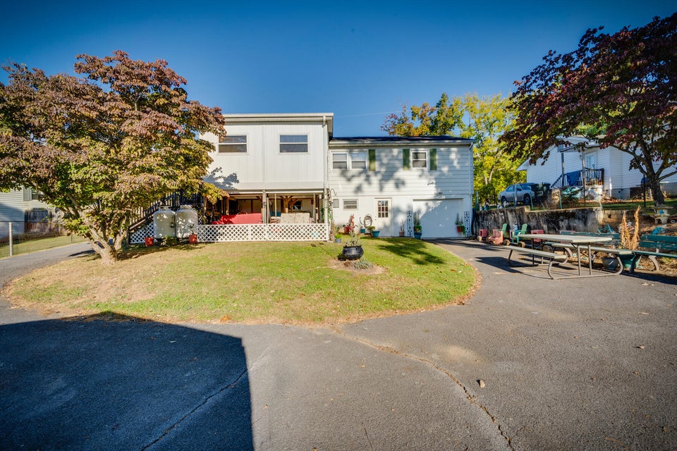 Photo #33: 2104 Osborne Street