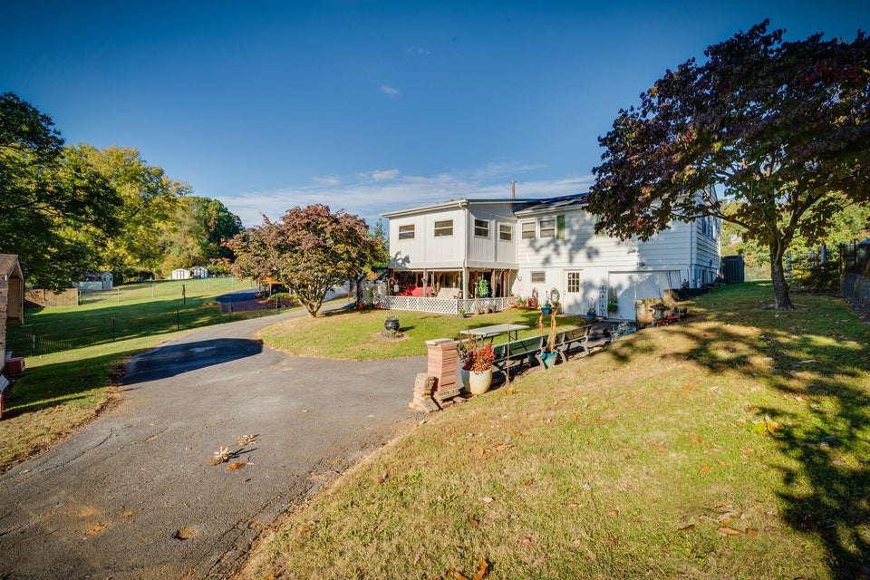 Photo #34: 2104 Osborne Street