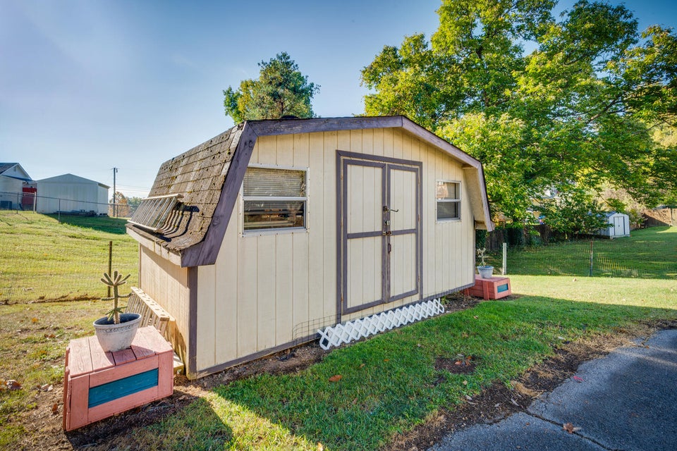 Photo #35: 2104 Osborne Street