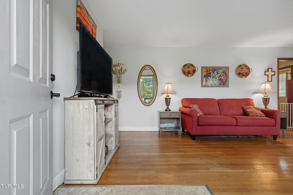 Photo #4: 2104 Osborne Street