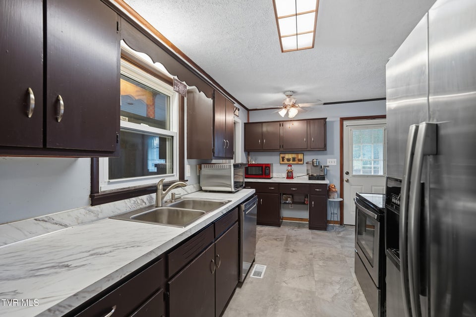 Photo #10: 2104 Osborne Street